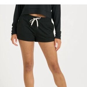 Vuori Solid black Halo Shorts M